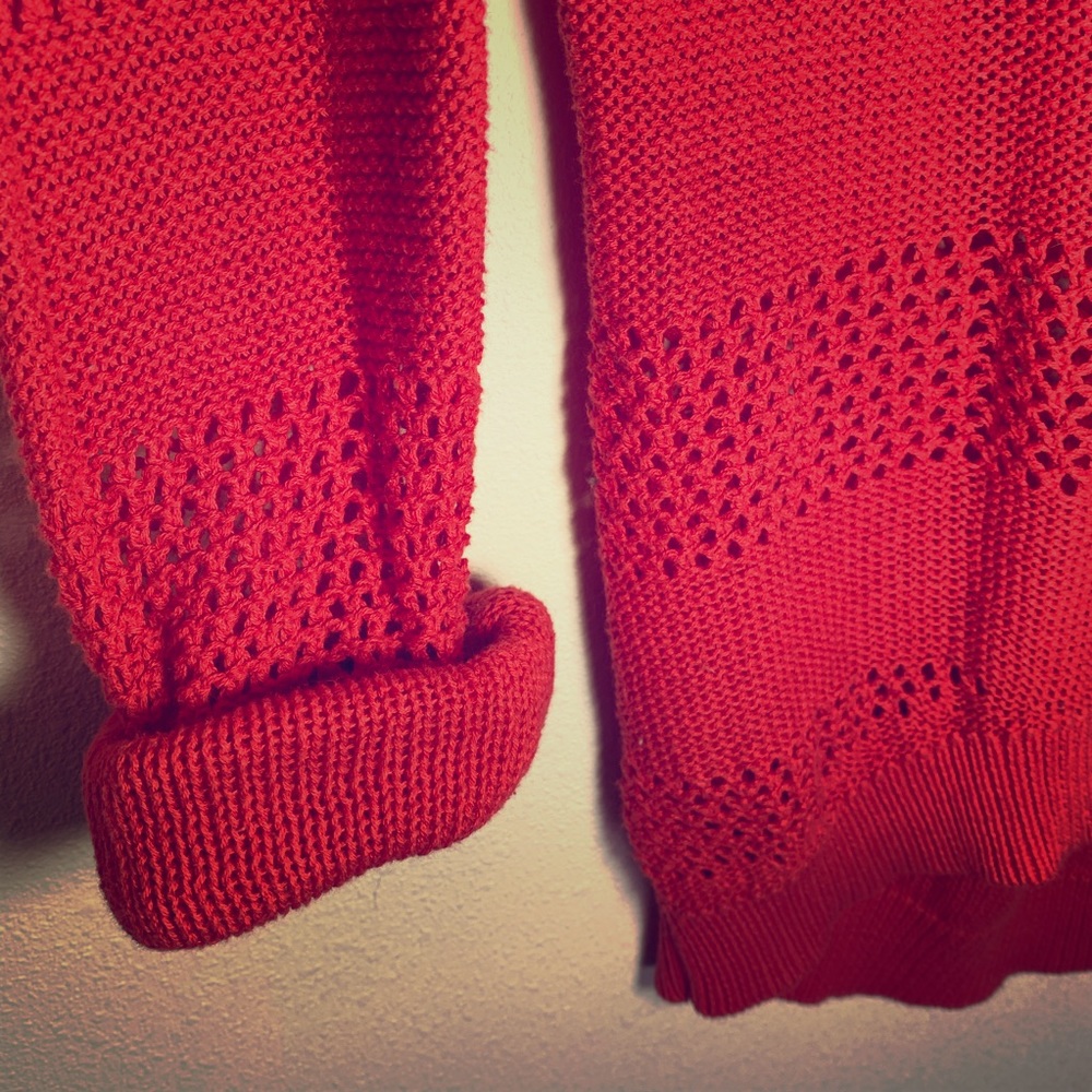 Red 3/4 sleeve sweater
